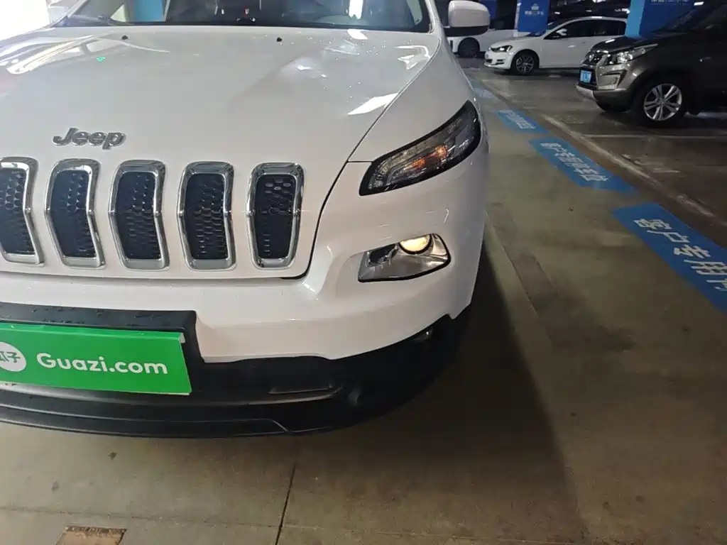 Jeep Cherokee 2017 — фото 24