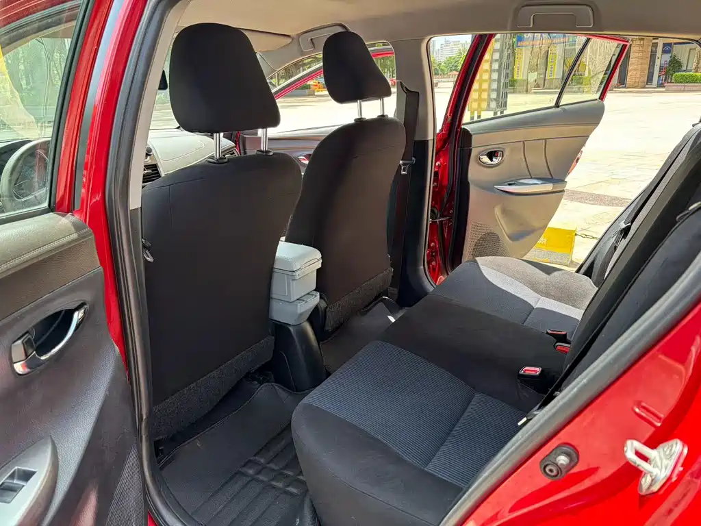Toyota Yaris L 2015 — фото 6