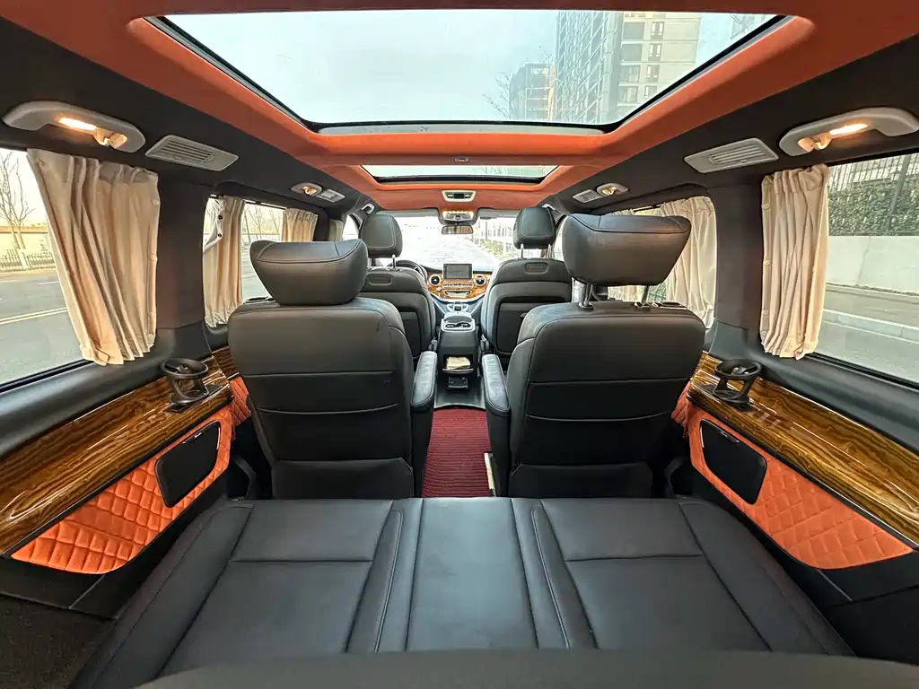 Mercedes-Benz V-Class 2018 — фото 13
