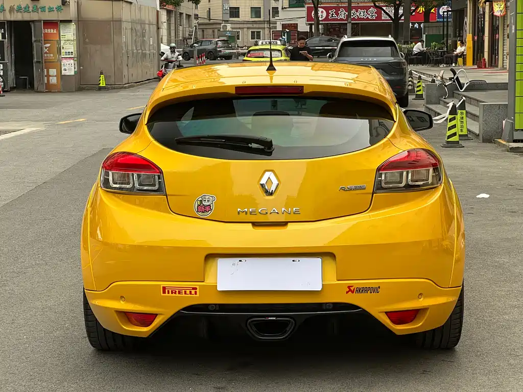 Renault Megane 2018 — фото 5