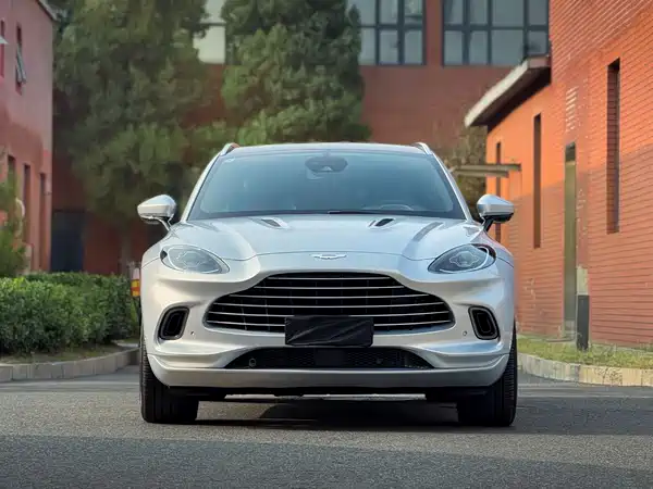 Aston Martin DBX 2021