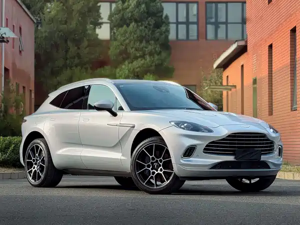 Aston Martin DBX 2021