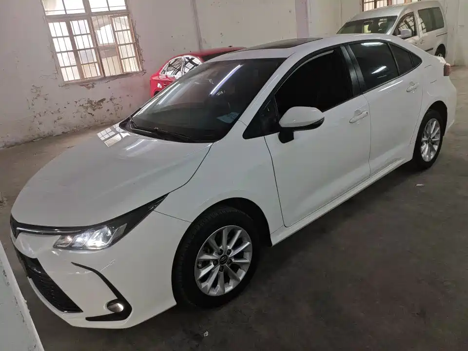 Toyota Corolla 2023 — фото 2