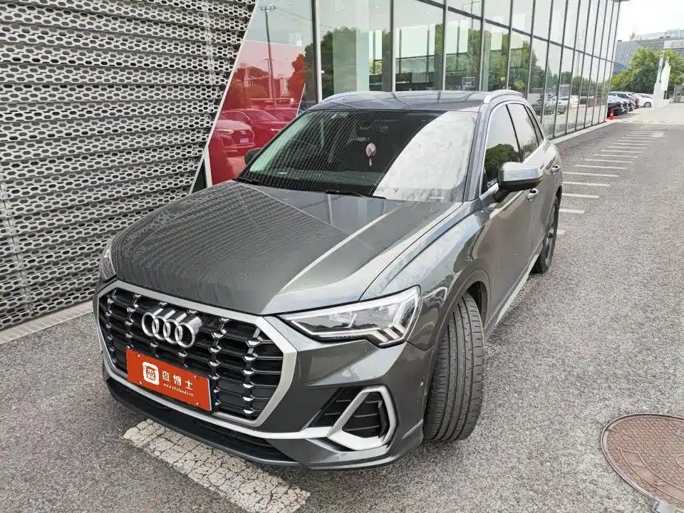 Audi Q3 2022 — фото 1