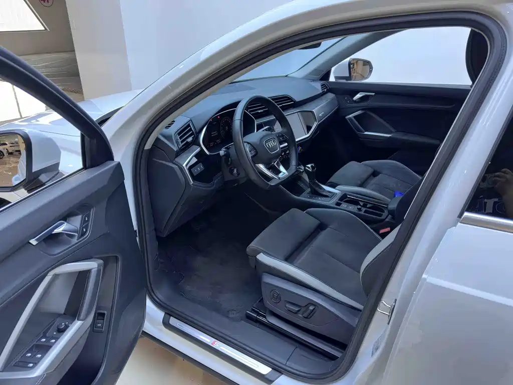Audi Q3 2023 — фото 10