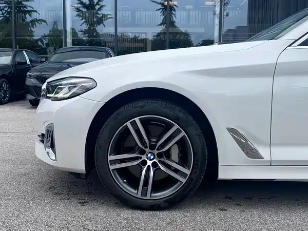 BMW 5 Series 2022