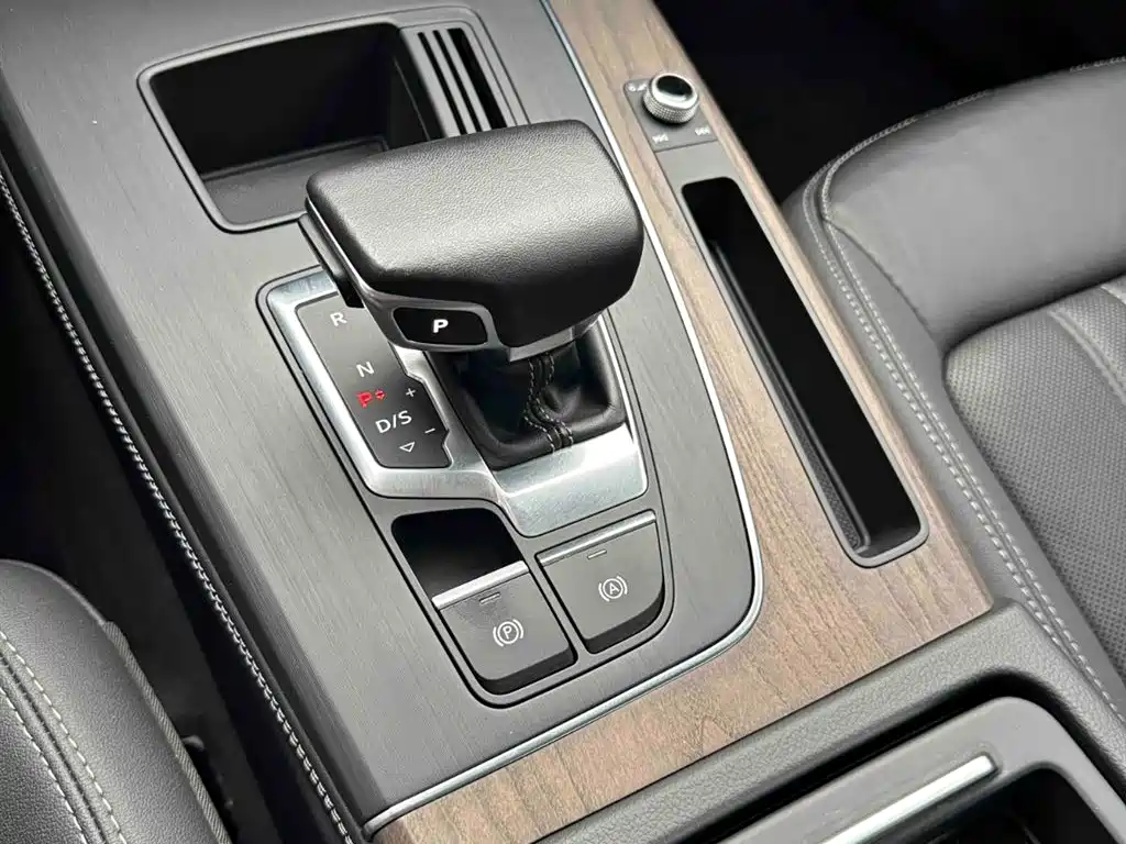 Audi Q5L 2023 — фото 13