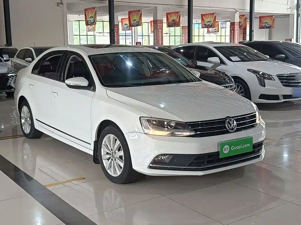 Volkswagen Sagitar 2016