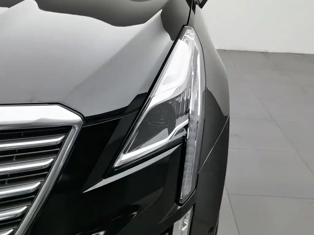 Cadillac XT5 2018 — фото 7