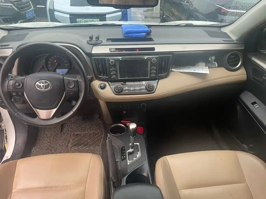 Toyota RAV4 2016 — фото 3
