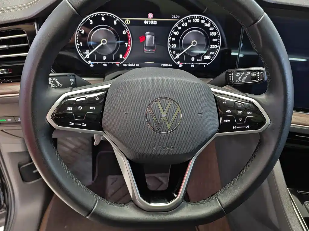 Volkswagen Touareg 2022 — фото 15