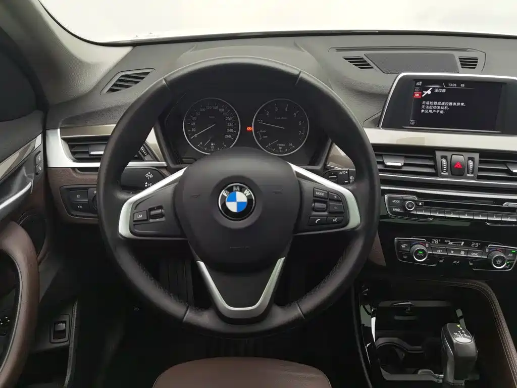 BMW X1 2016 — фото 11