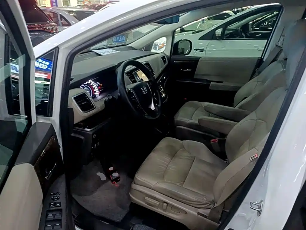 Honda Odyssey 2017 — фото 16