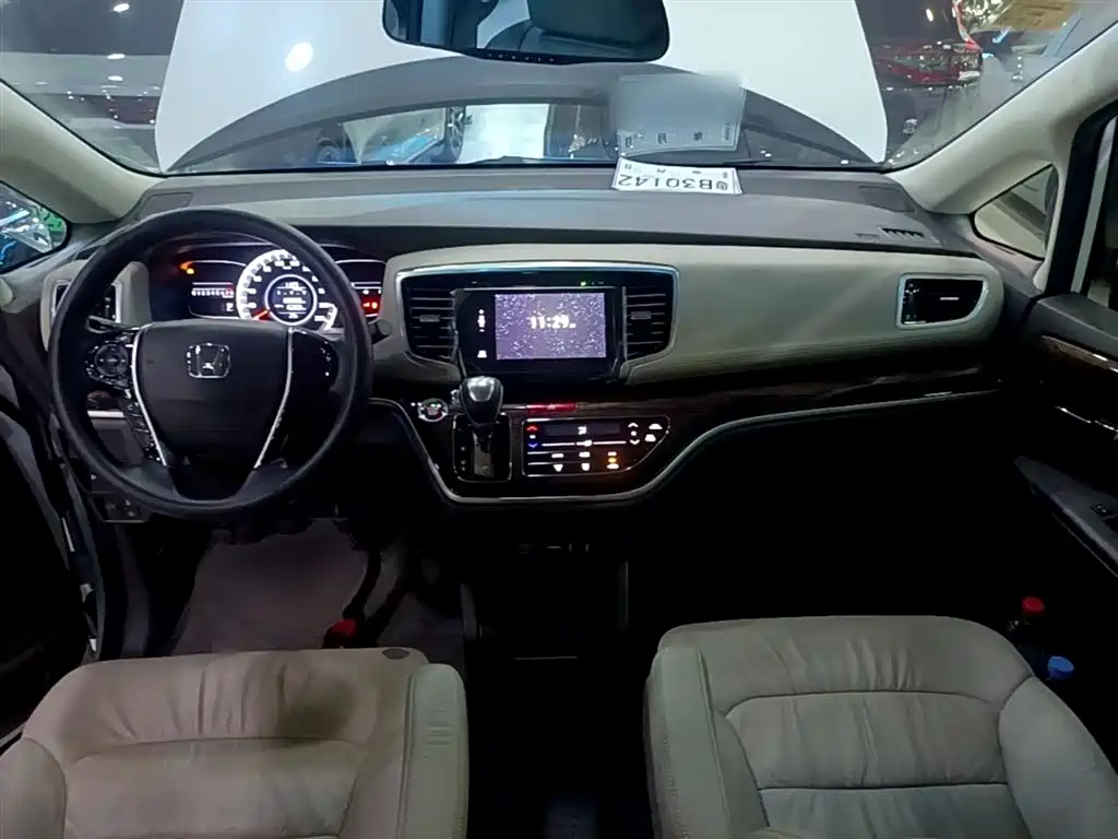 Honda Odyssey 2017 — фото 10