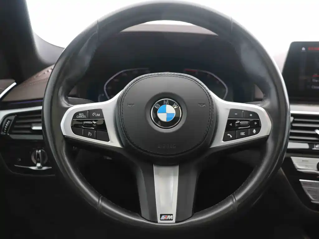 BMW 5 Series 2020 — фото 8