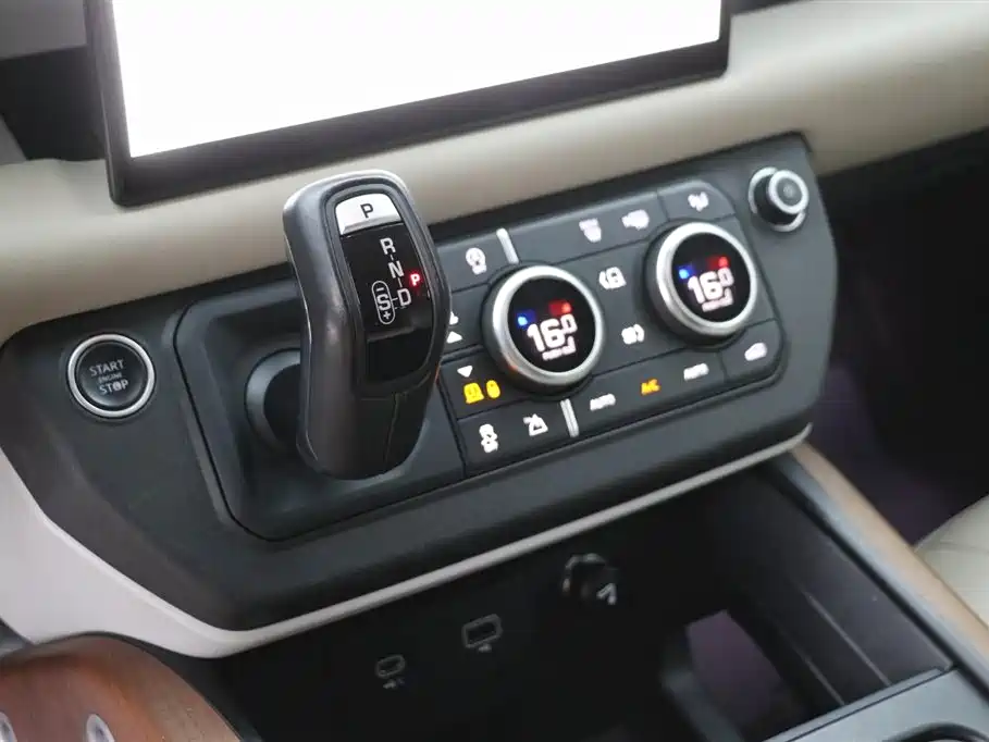 Land Rover Defender 2022 — фото 15
