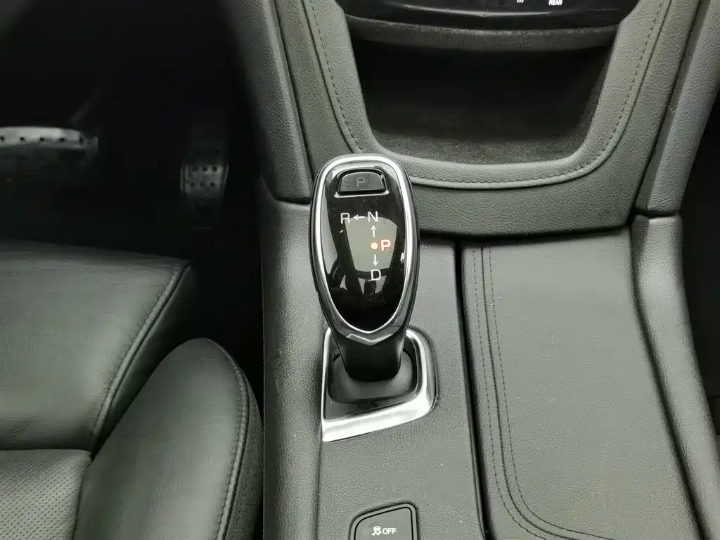 Cadillac XT5 2017 — фото 13