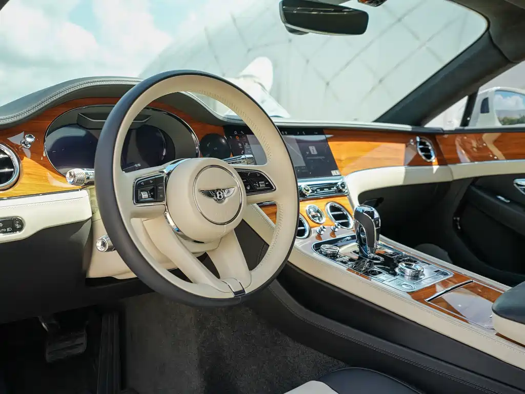 Bentley Continental 2021 — фото 14