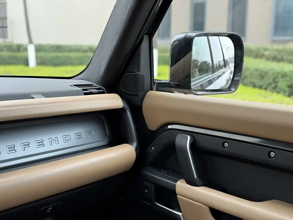 Land Rover Defender 2024 — фото 13