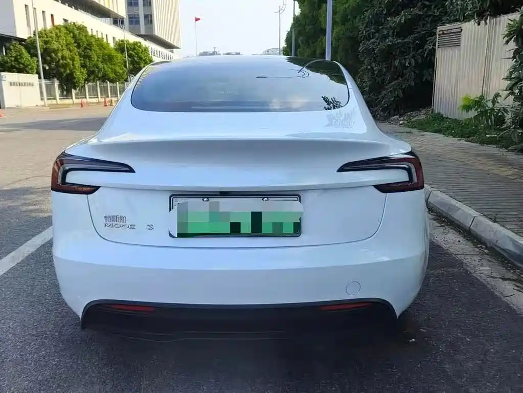 Tesla Model 3 2025 — фото 8