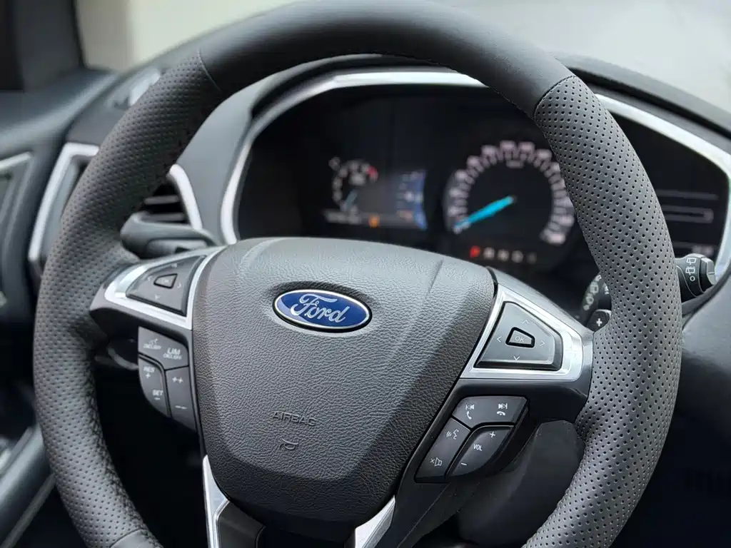 Ford Edge 2016 — фото 9