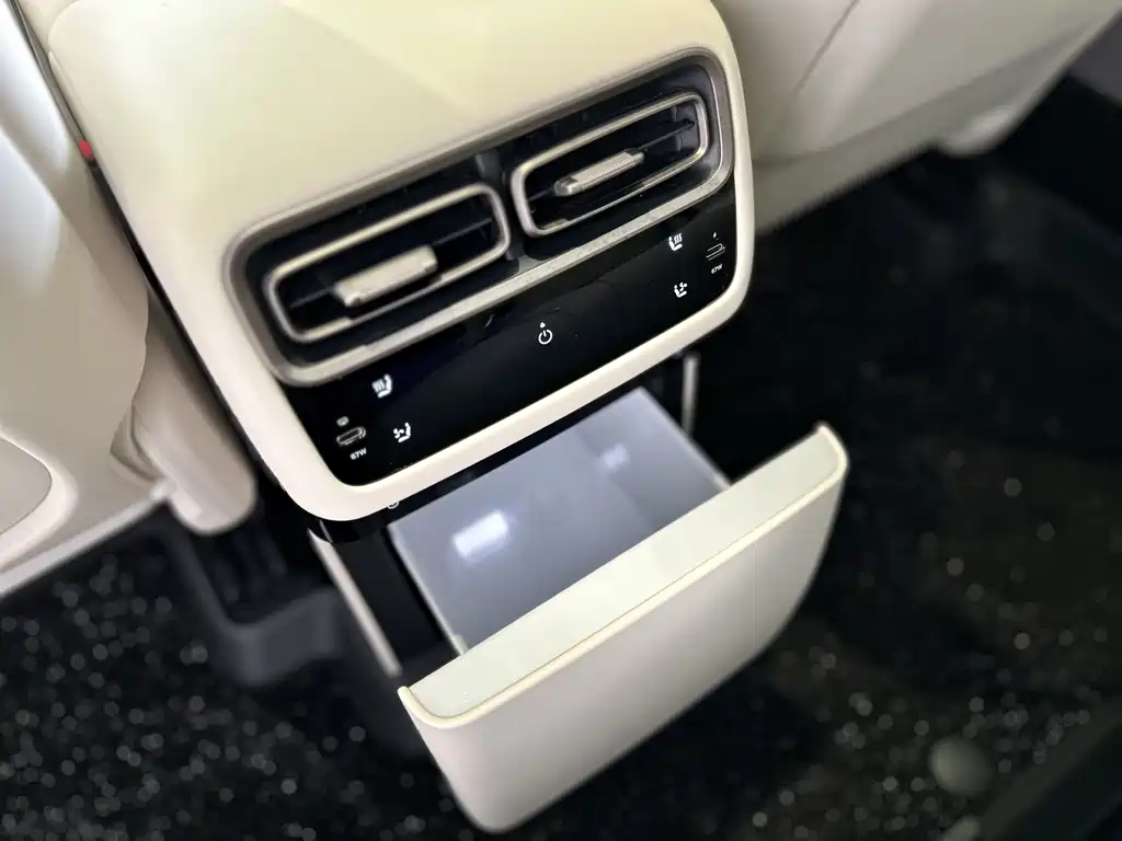 Li Auto i6 2025 — фото 16