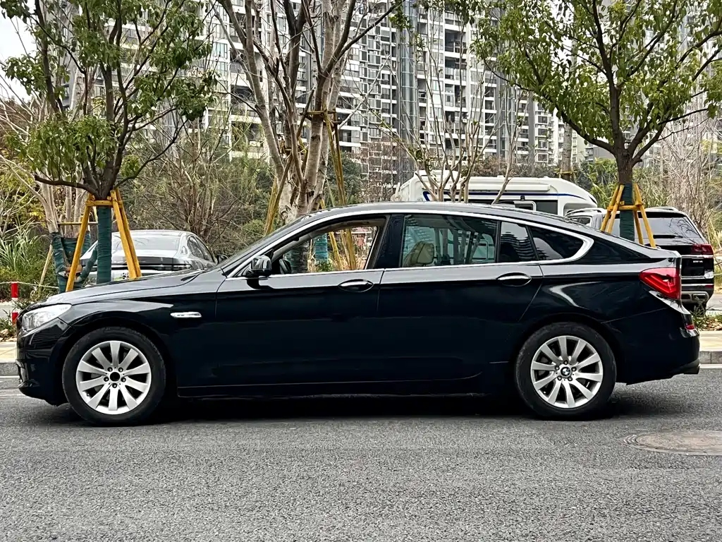BMW 5 Series GT 2010 — фото 8