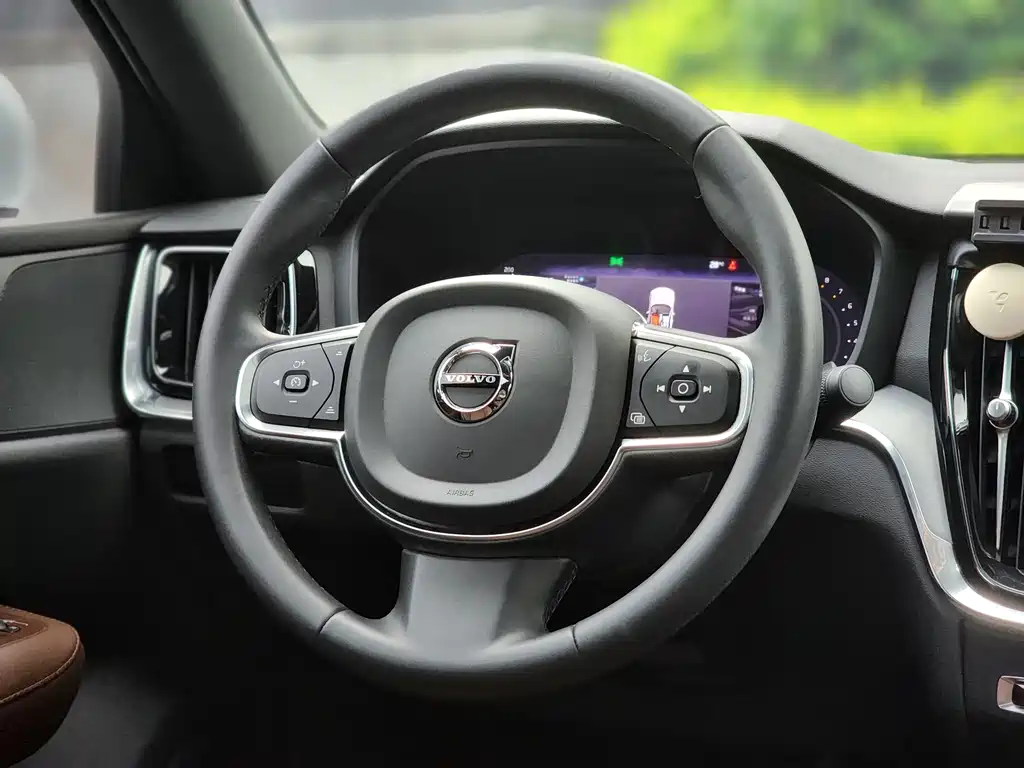 Volvo S60 2023 — фото 14