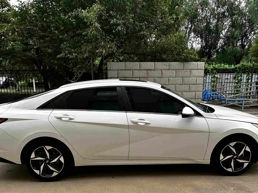 Hyundai Elantra 2021 — фото 17