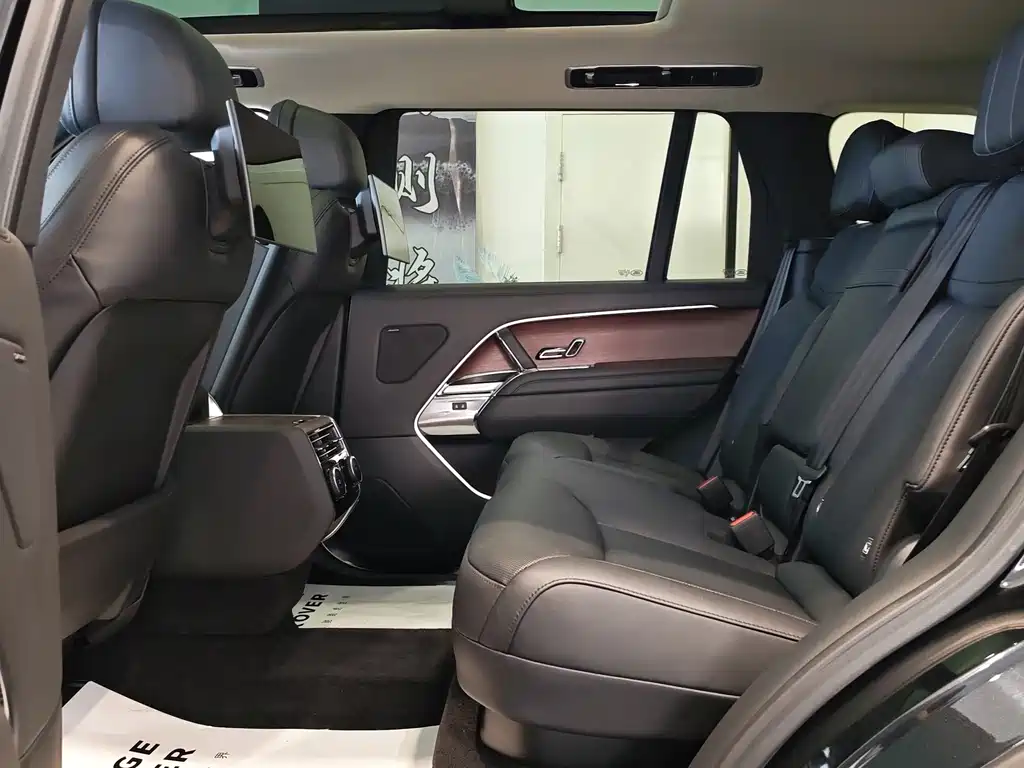 Land Rover Range Rover 2023 — фото 18
