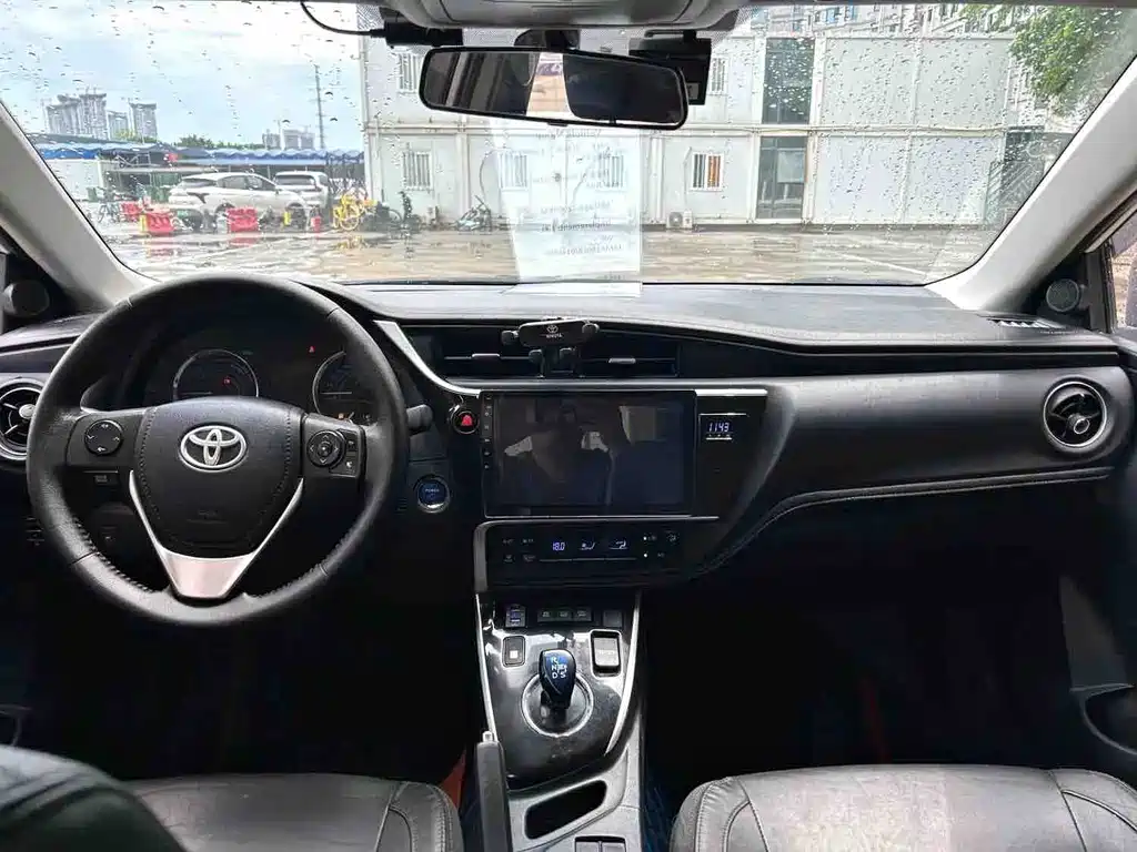 Toyota Corolla 2018 — фото 11