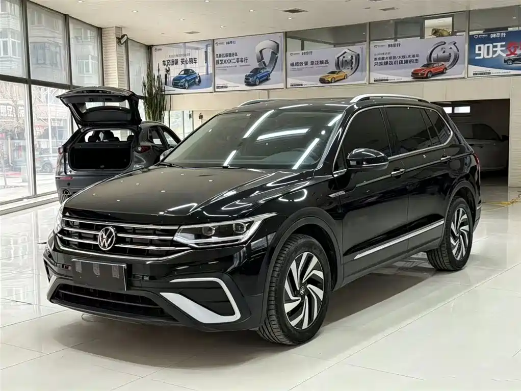 Volkswagen Tiguan L 2023 — фото 1