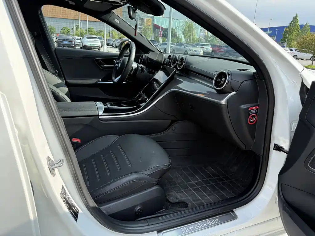Mercedes-Benz C-Class 2023 — фото 11