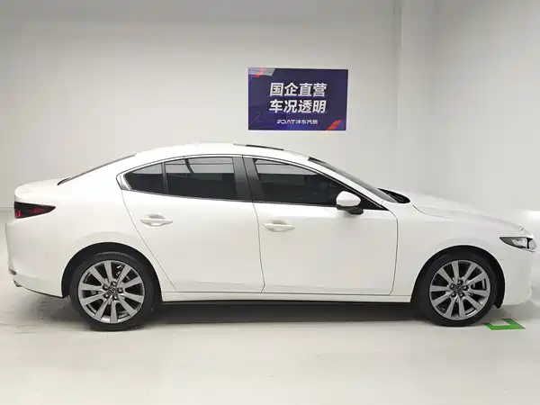 Mazda 3 Axela 2023