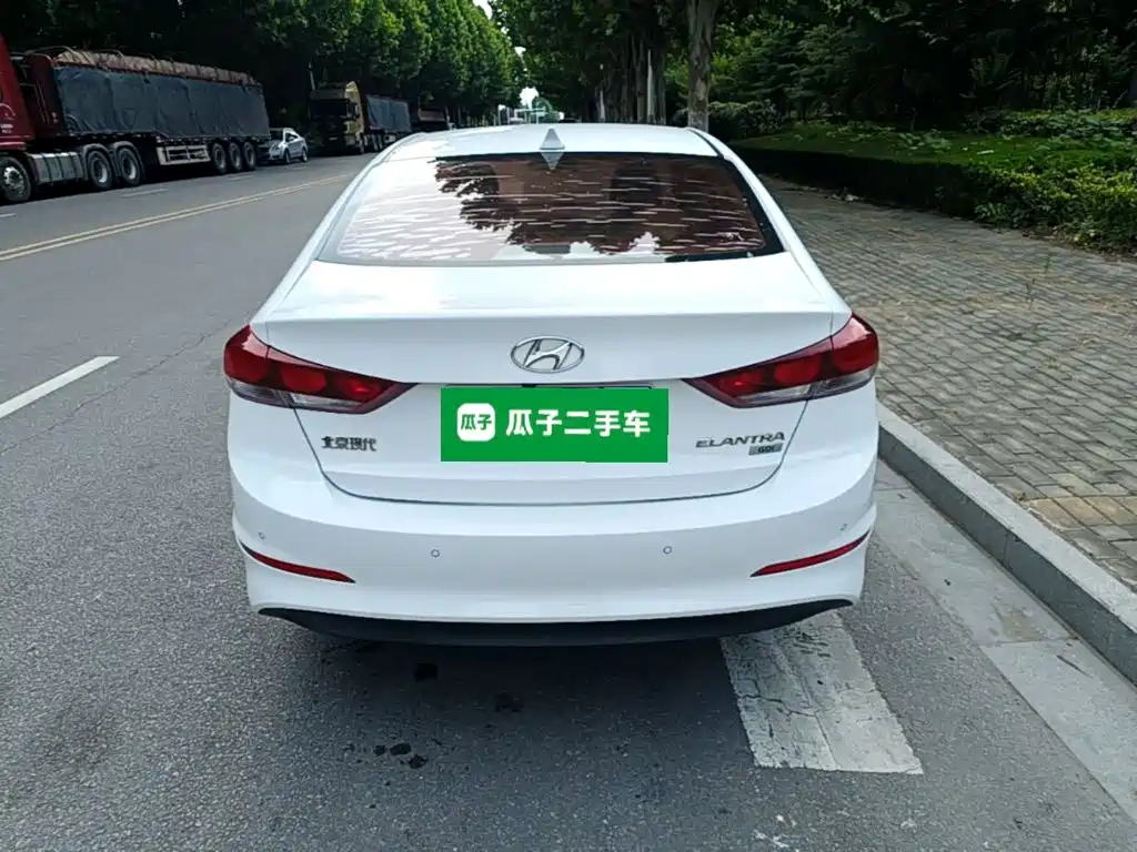 Hyundai Elantra 2016 — фото 6