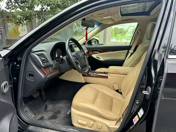 Toyota Crown 2017
