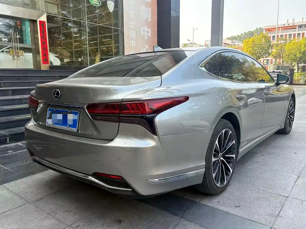 Lexus LS 2020 — фото 8