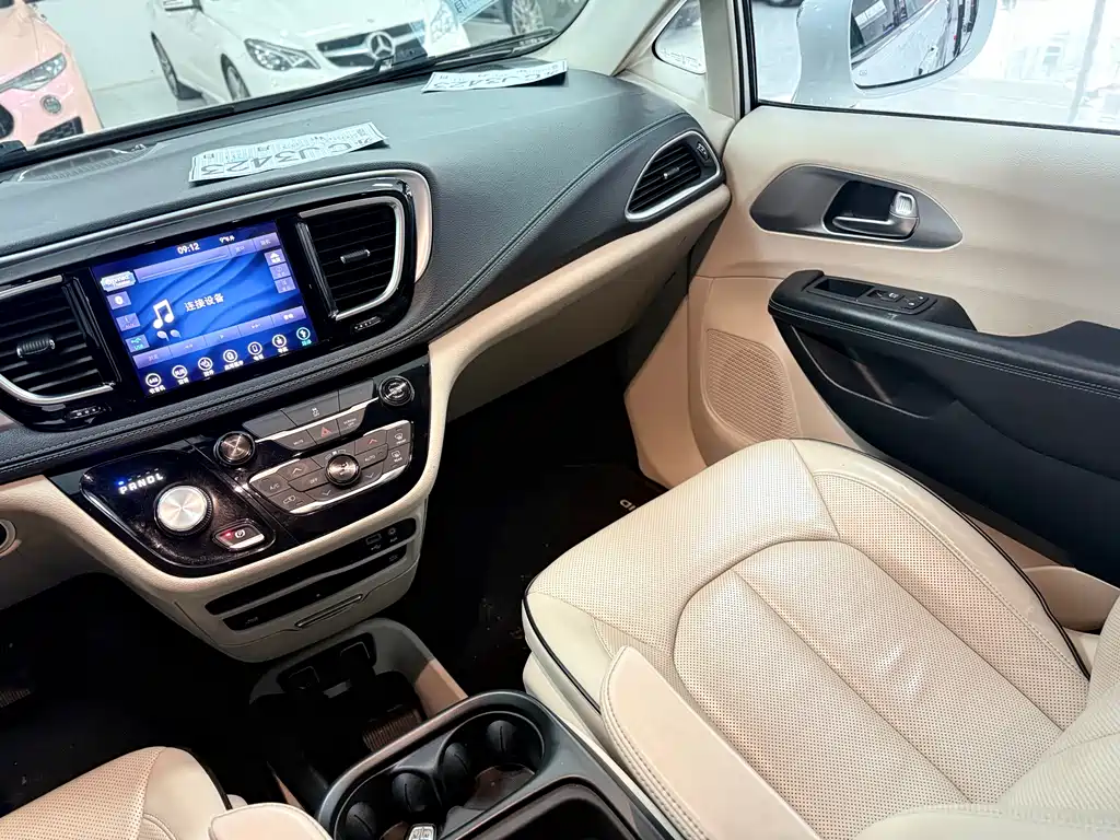 Chrysler Grand Voyager PHEV 2020 — фото 15