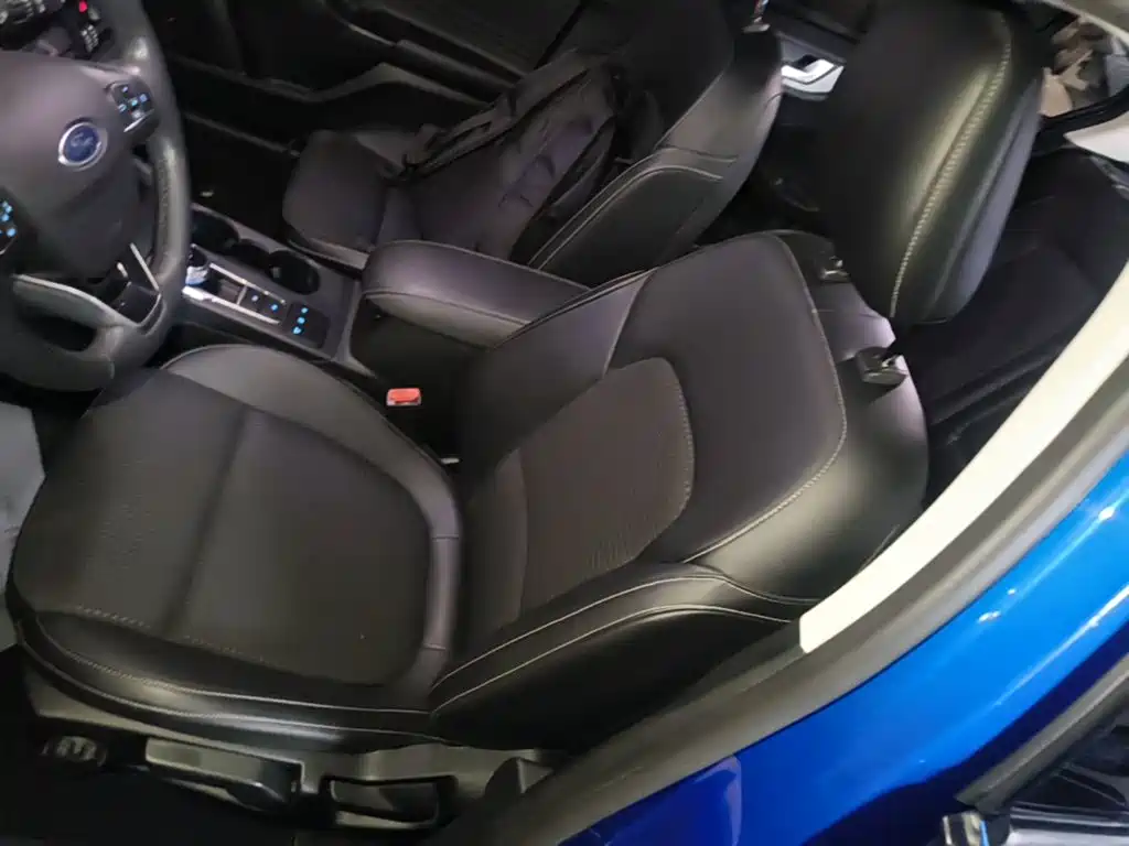 Ford Focus 2019 — фото 15