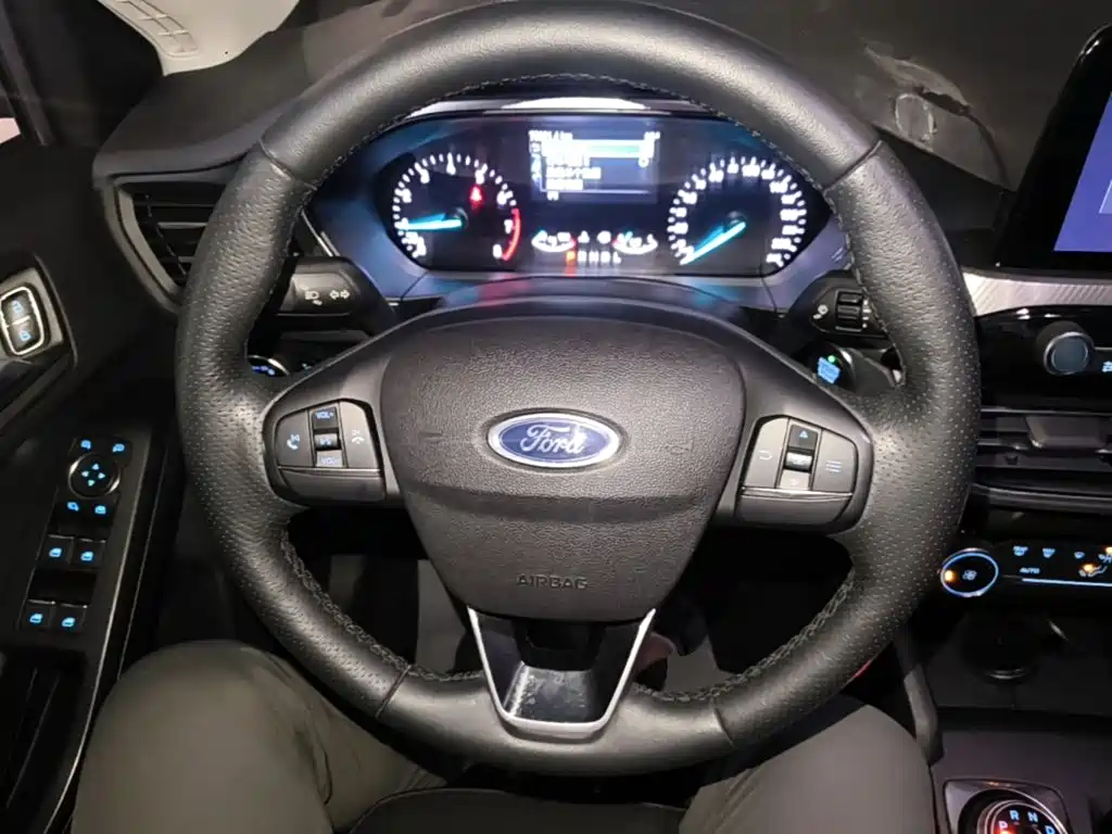 Ford Focus 2019 — фото 11
