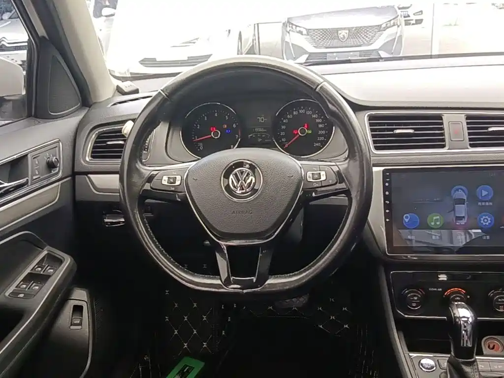 Volkswagen Lavida 2018 — фото 11