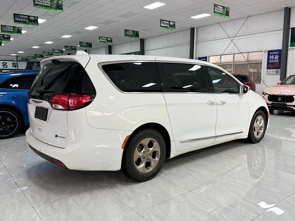Chrysler Grand Voyager PHEV 2020 — фото 4