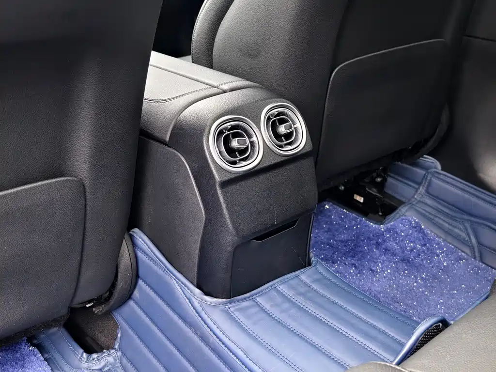 Mercedes-Benz C-Class 2023 — фото 17
