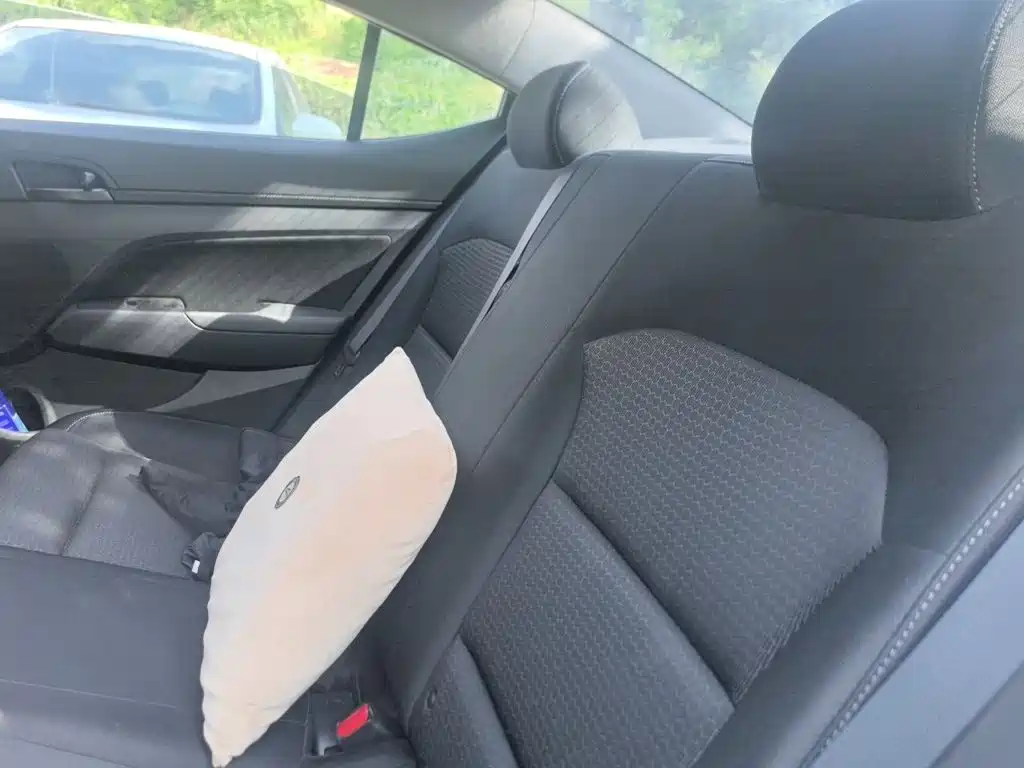 Hyundai Elantra 2019 — фото 14
