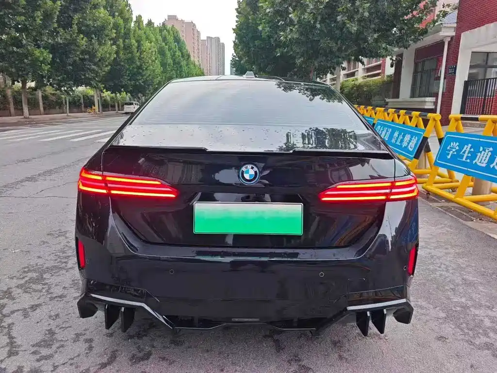 BMW i5 2025 — фото 8
