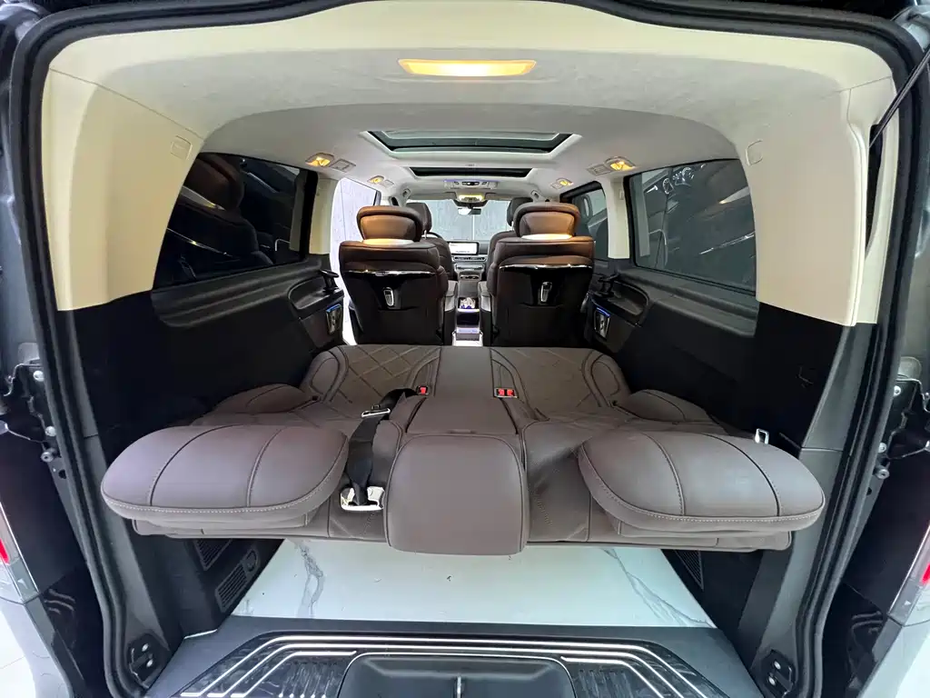 Mercedes-Benz V-Class 2025 — фото 12