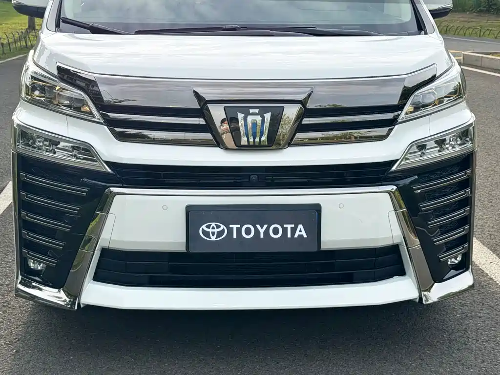 Toyota Vellfire 2022 — фото 10