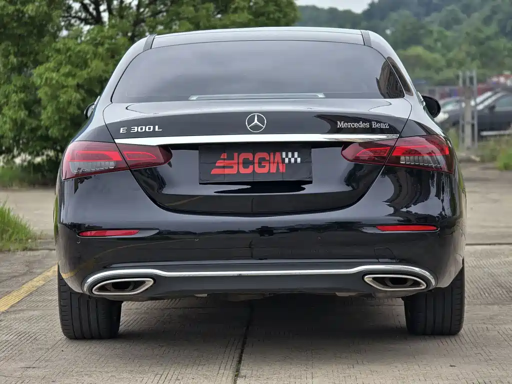 Mercedes-Benz E-Class 2021 — фото 17