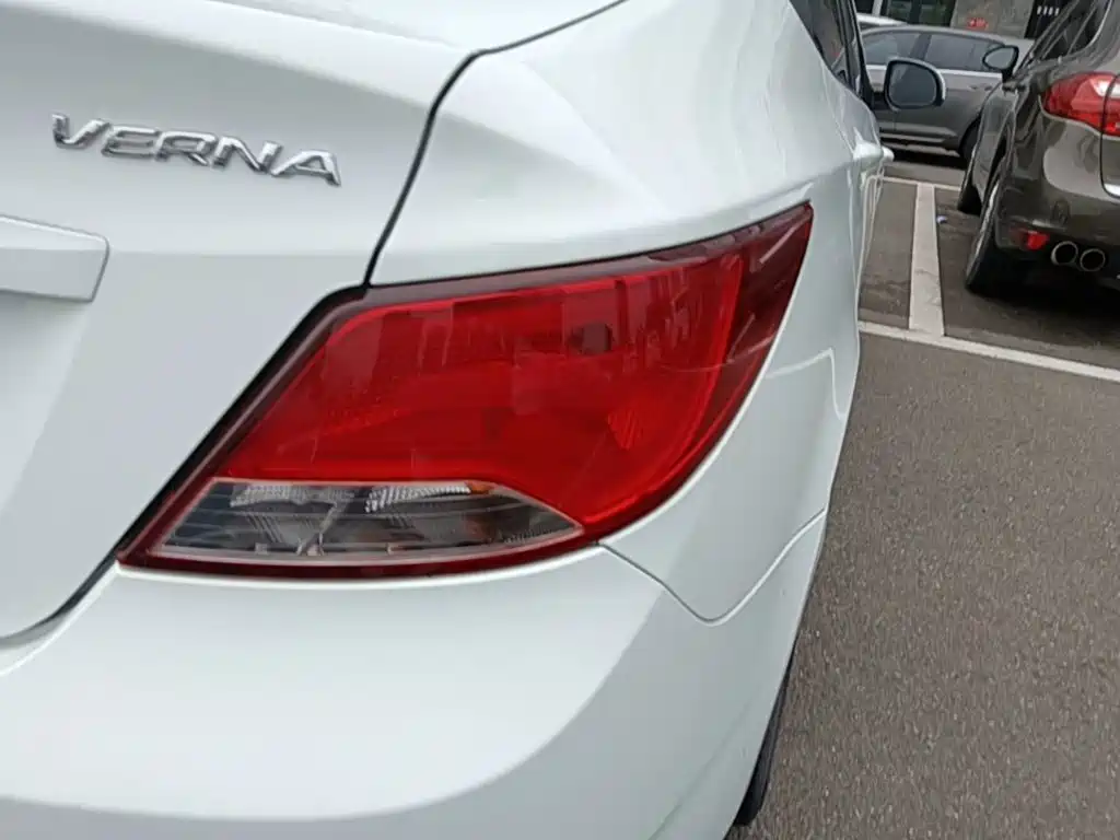 Hyundai Verna 2015 — фото 8