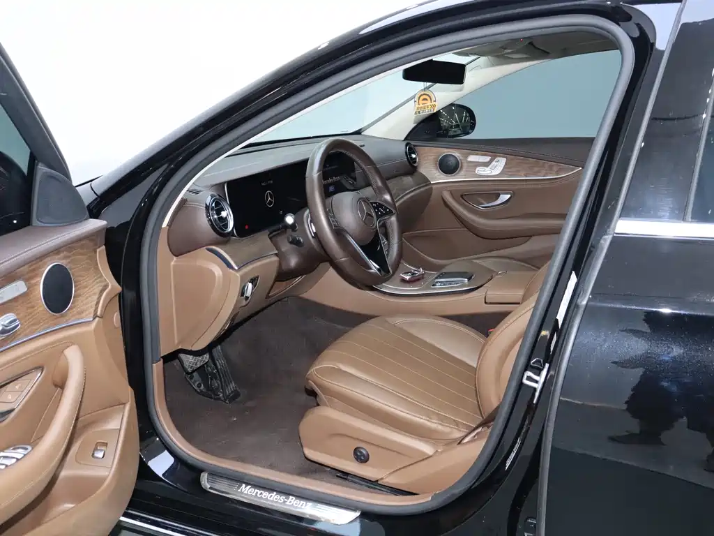Mercedes-Benz E-Class 2023 — фото 14